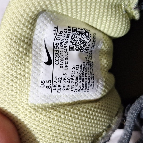 Nike LEGEND ESSENTIAL 2 Mens Black White Silver Size 8.5 - Picture 7 of 7